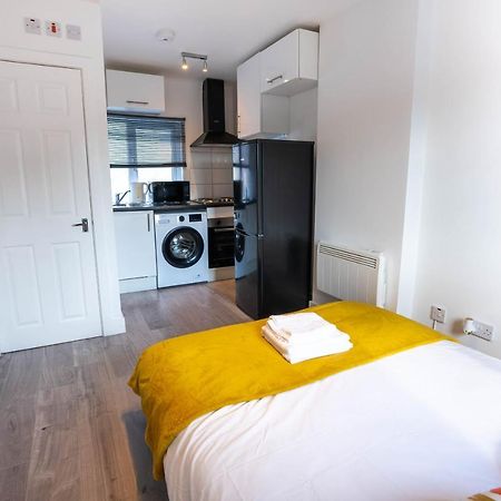 No 01 Small Studio Flat In Aylesbury Town Station Kültér fotó