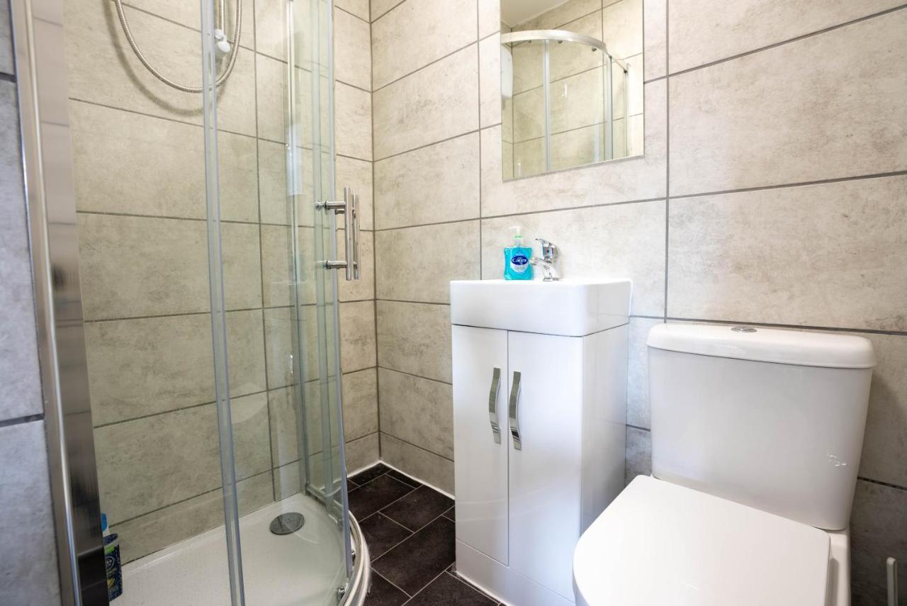 No 01 Small Studio Flat In Aylesbury Town Station Kültér fotó