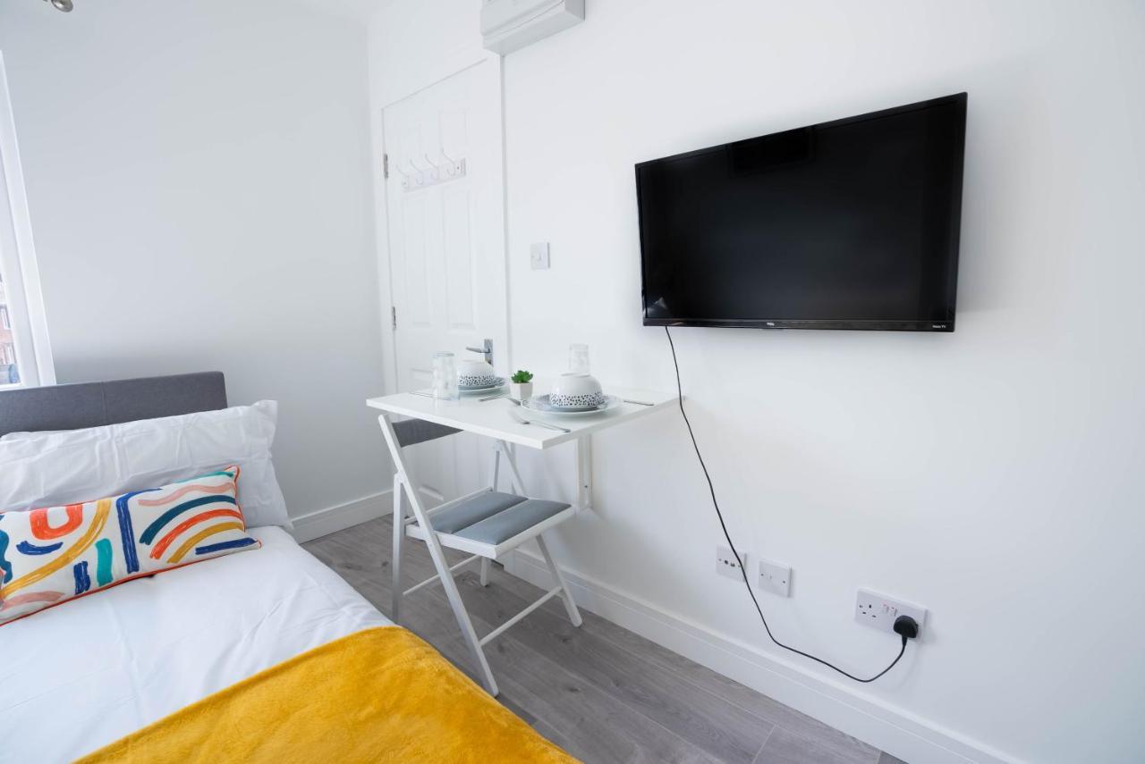 No 01 Small Studio Flat In Aylesbury Town Station Kültér fotó