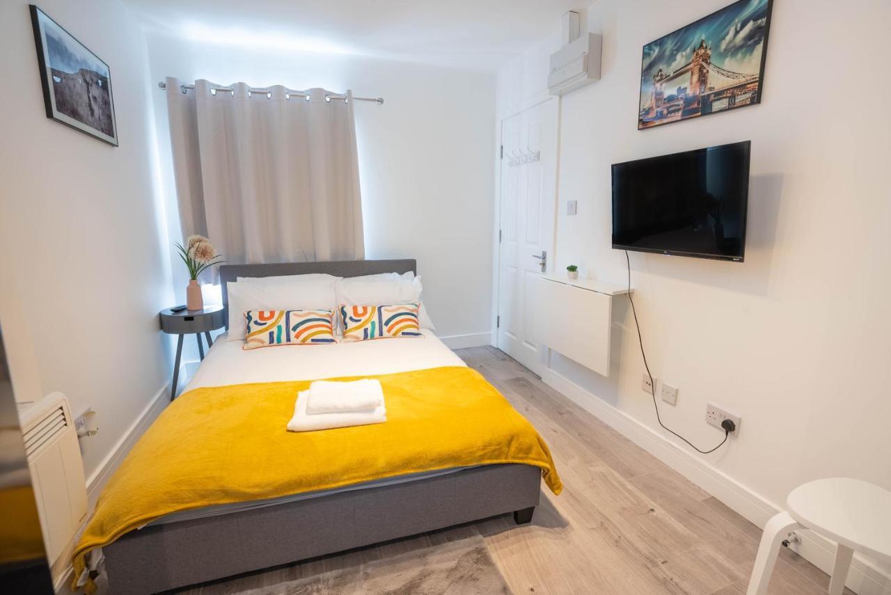 No 01 Small Studio Flat In Aylesbury Town Station Kültér fotó